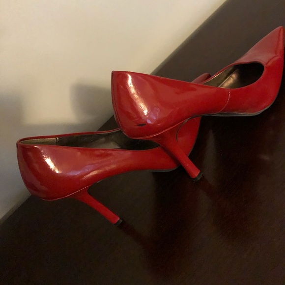 Red Heels - Picture 4 of 5